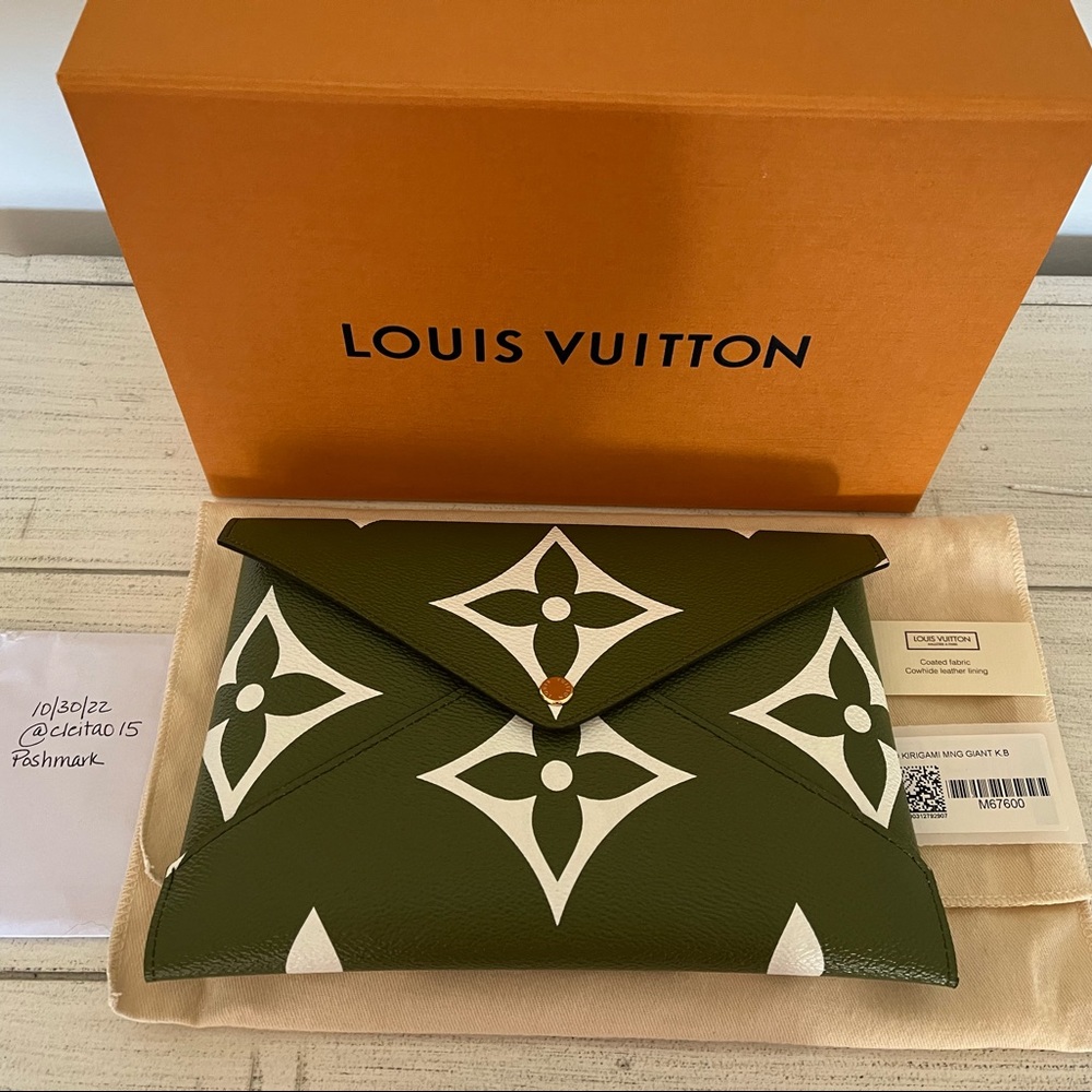 Limited Edition 2019 Louis Vuitton large kirigami pochette in khaki 💚🥰